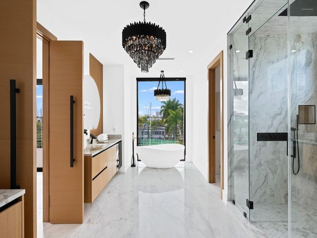 111 Fiesta Way, Fort Lauderdale, FL 33301