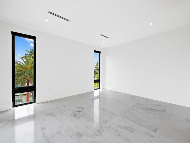 111 Fiesta Way, Fort Lauderdale, FL 33301