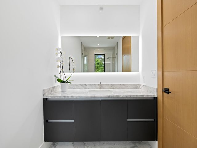 111 Fiesta Way, Fort Lauderdale, FL 33301