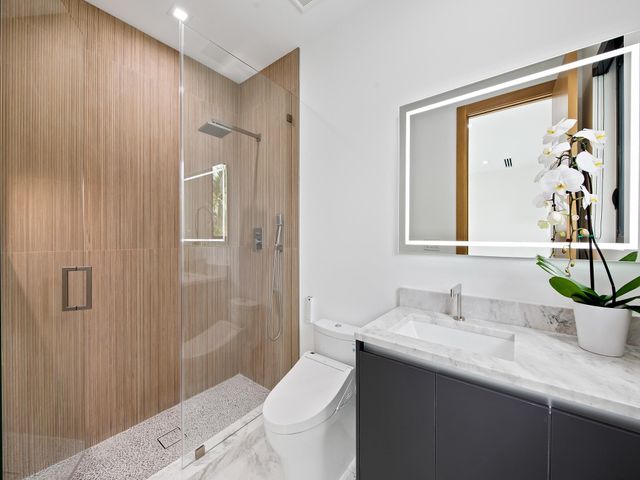 111 Fiesta Way, Fort Lauderdale, FL 33301