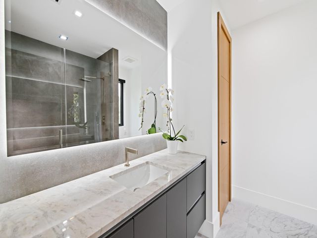 111 Fiesta Way, Fort Lauderdale, FL 33301