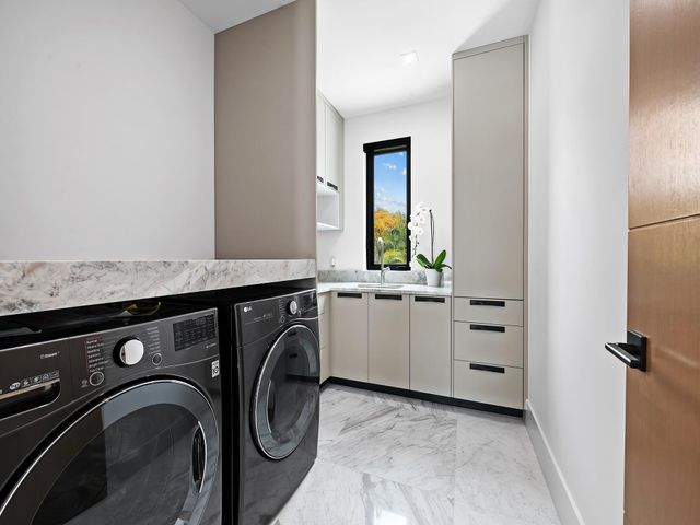 111 Fiesta Way, Fort Lauderdale, FL 33301