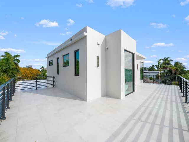 111 Fiesta Way, Fort Lauderdale, FL 33301