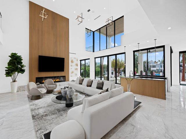 111 Fiesta Way, Fort Lauderdale, FL 33301