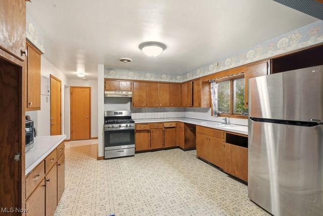 462 Pickwick Lane, Tallmadge, OH 44278