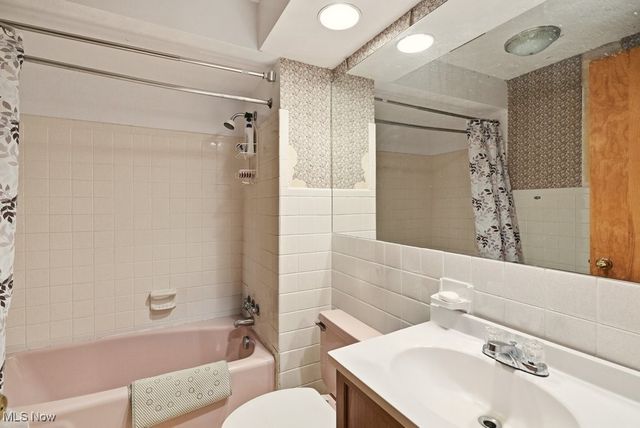 462 Pickwick Lane, Tallmadge, OH 44278