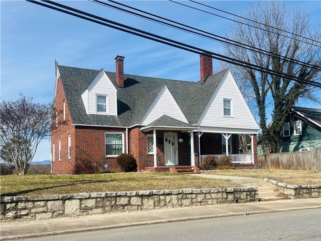 612 Rockford Street, Mount Airy, NC 27030