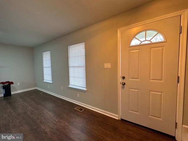 10 RED WING CT, Sterling, VA 20164