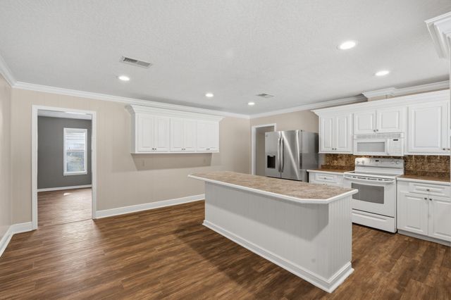 109 Briarwood Dr., Hattiesburg, MS 39402
