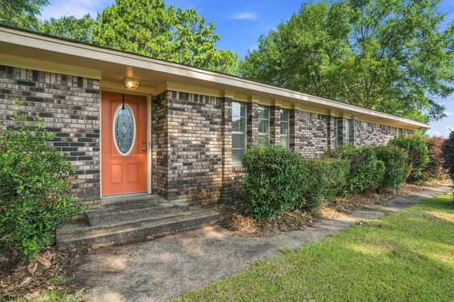 109 Briarwood Dr., Hattiesburg, MS 39402