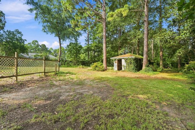 109 Briarwood Dr., Hattiesburg, MS 39402