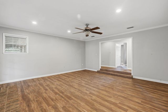 109 Briarwood Dr., Hattiesburg, MS 39402