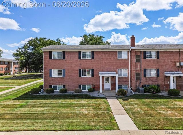 8140 Crestview Drive, Sterling Heights, MI 48312