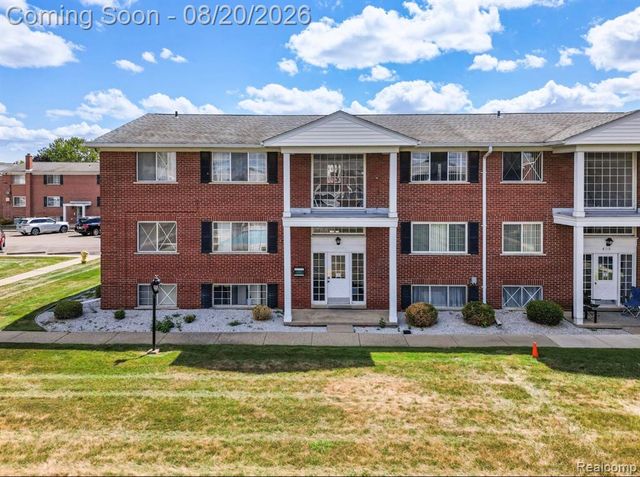 8140 Crestview Drive, Sterling Heights, MI 48312