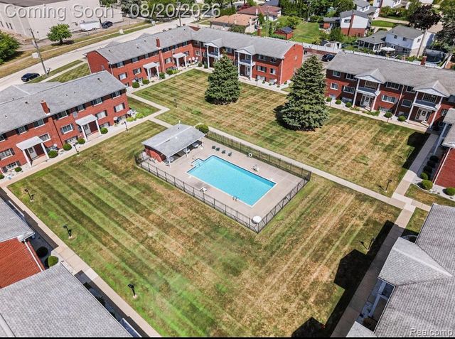 8140 Crestview Drive, Sterling Heights, MI 48312