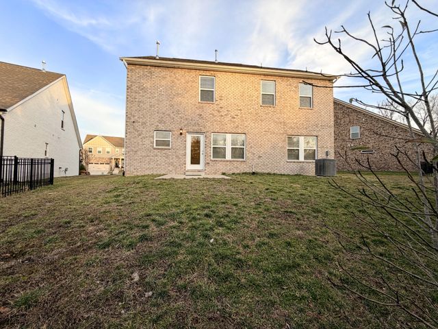 378 Triple Crown Cir, Gallatin, TN 37066