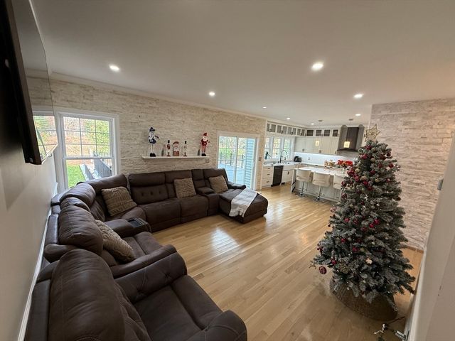 30 Aprils Way, Tewksbury, MA 01876