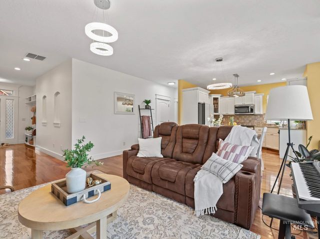 1328 W Cobblefield St., Meridian, ID 83646