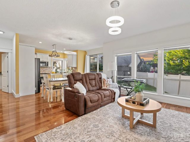 1328 W Cobblefield St., Meridian, ID 83646