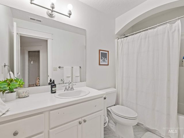 1328 W Cobblefield St., Meridian, ID 83646