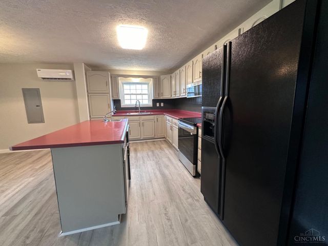 9 Sugar Street, Sinking Spring, OH 45172