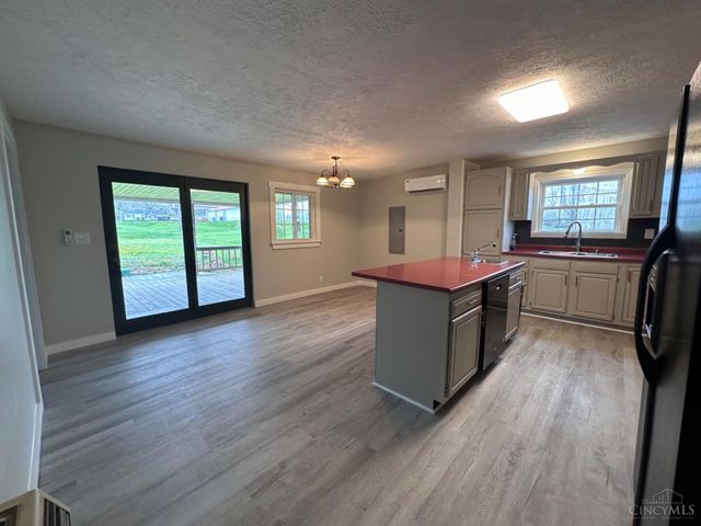 9 Sugar Street, Sinking Spring, OH 45172