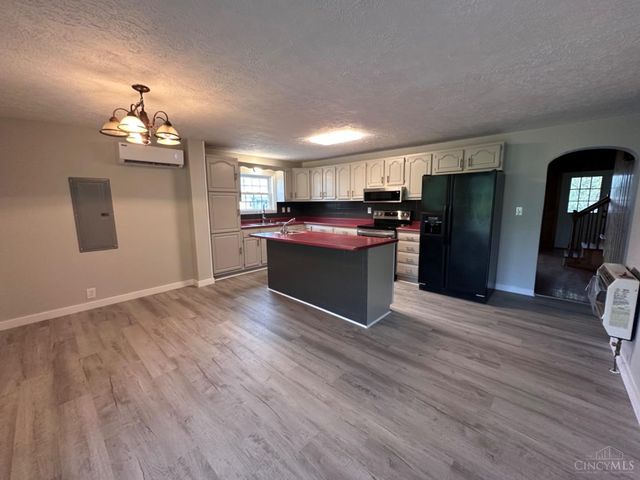 9 Sugar Street, Sinking Spring, OH 45172