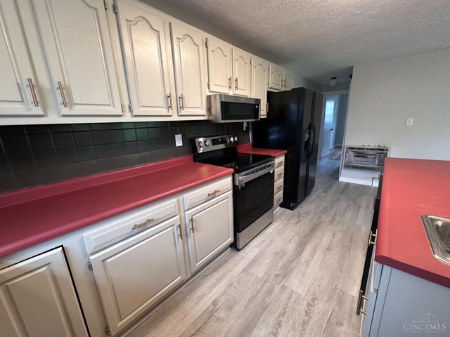 9 Sugar Street, Sinking Spring, OH 45172