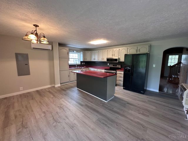 9 Sugar Street, Sinking Spring, OH 45172