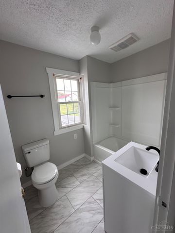 9 Sugar Street, Sinking Spring, OH 45172