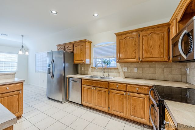 11400 E 102nd Street North, Owasso, OK 74055