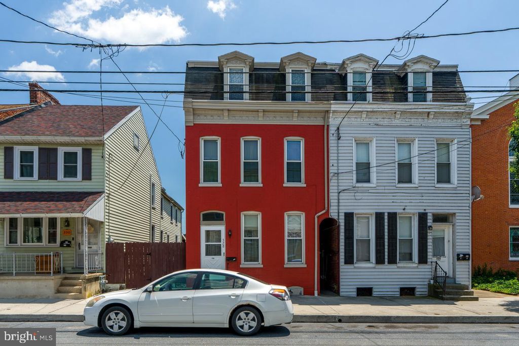 328 WALNUT ST, Columbia, PA 17512