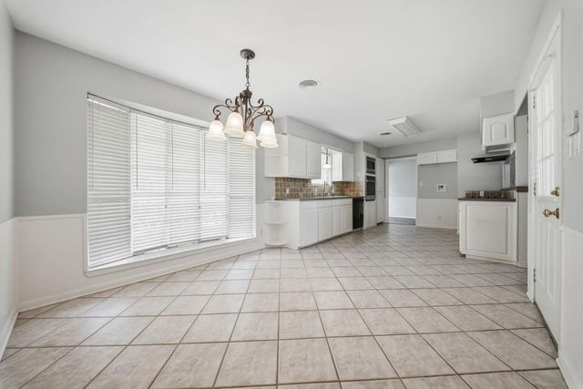 525 E Lake Drive, Livingston, TX 77351