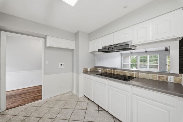 525 E Lake Drive, Livingston, TX 77351