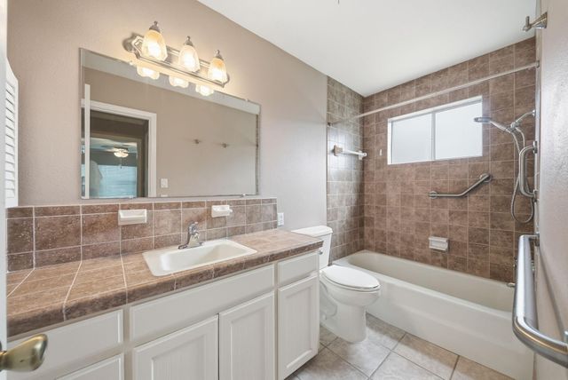 525 E Lake Drive, Livingston, TX 77351