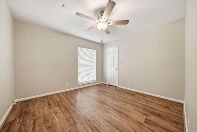 525 E Lake Drive, Livingston, TX 77351