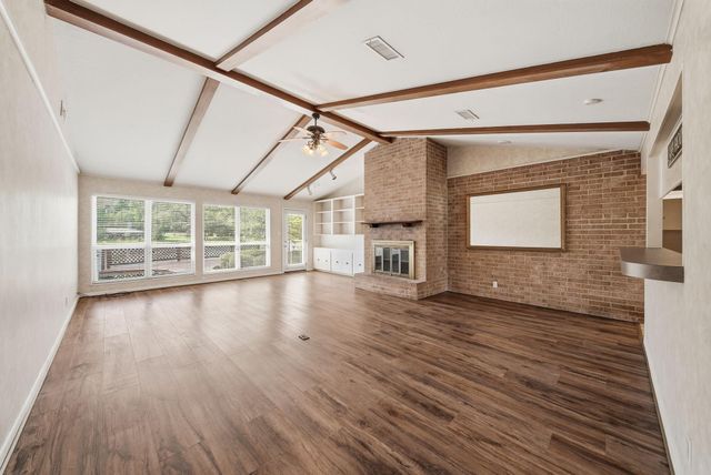 525 E Lake Drive, Livingston, TX 77351