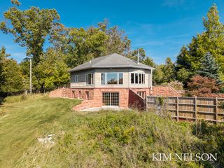 925 S Lake Street, Whitehall City, MI 49461
