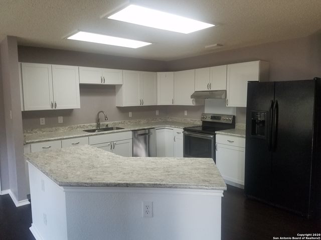 261 SAMANTHA DR, Schertz, TX 78154