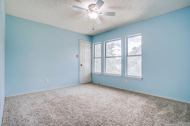 261 SAMANTHA DR, Schertz, TX 78154