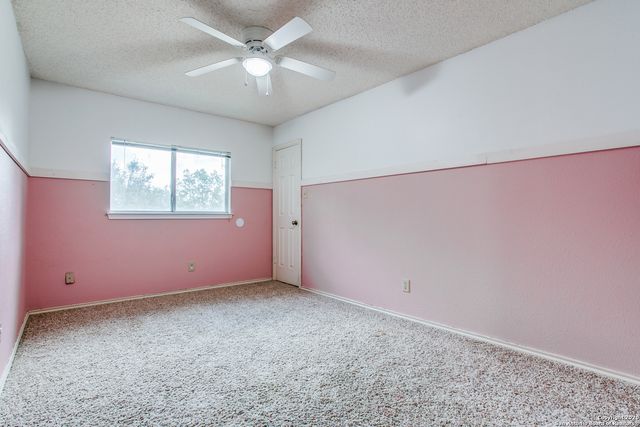261 SAMANTHA DR, Schertz, TX 78154