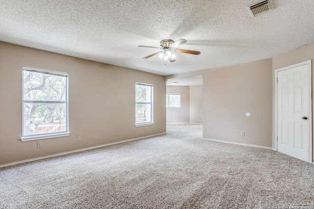 261 SAMANTHA DR, Schertz, TX 78154