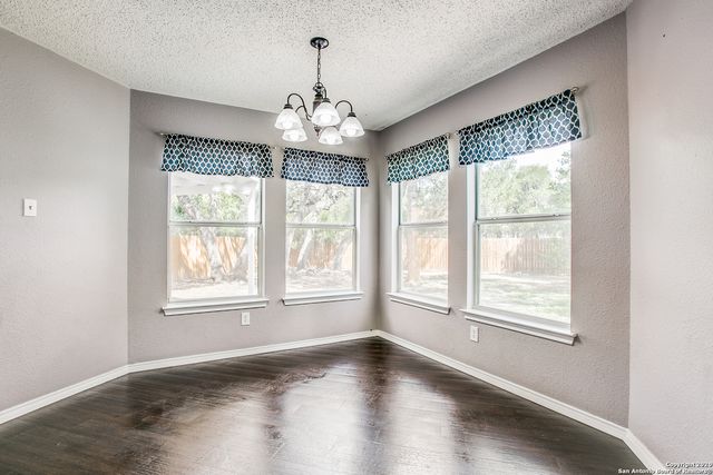 261 SAMANTHA DR, Schertz, TX 78154
