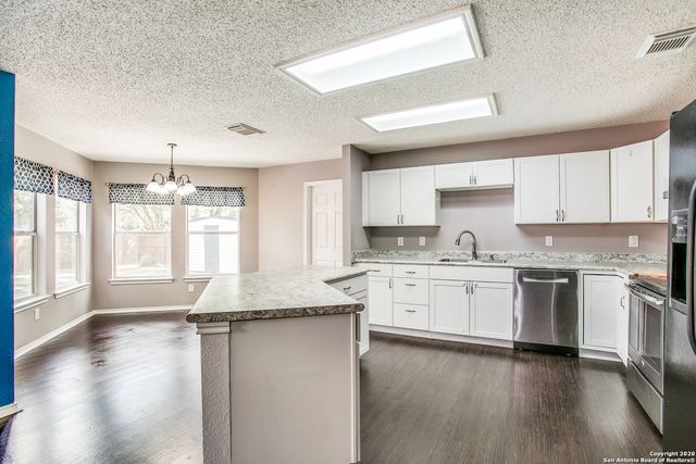 261 SAMANTHA DR, Schertz, TX 78154