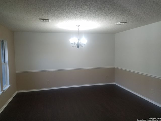 261 SAMANTHA DR, Schertz, TX 78154