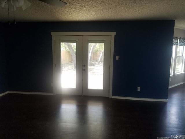 261 SAMANTHA DR, Schertz, TX 78154