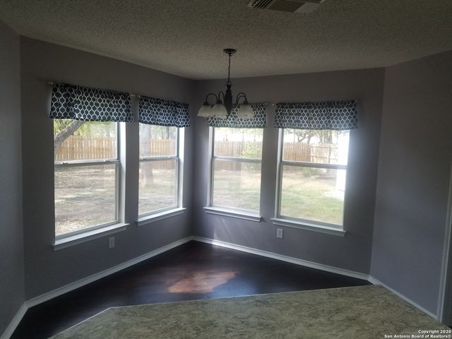 261 SAMANTHA DR, Schertz, TX 78154