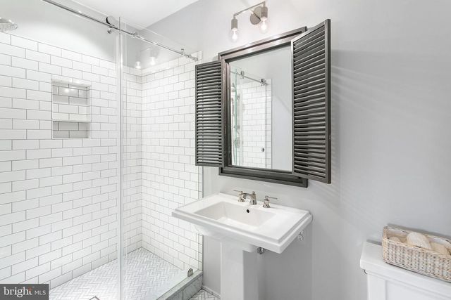 5205 WOODLAWN AVE, Chevy Chase, MD 20815