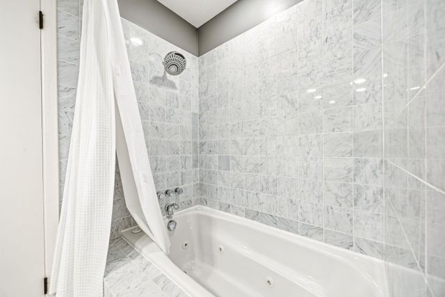 5950 Holiday Road, Minnetonka, MN 55345