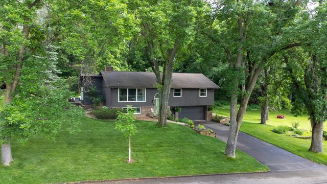 5950 Holiday Road, Minnetonka, MN 55345